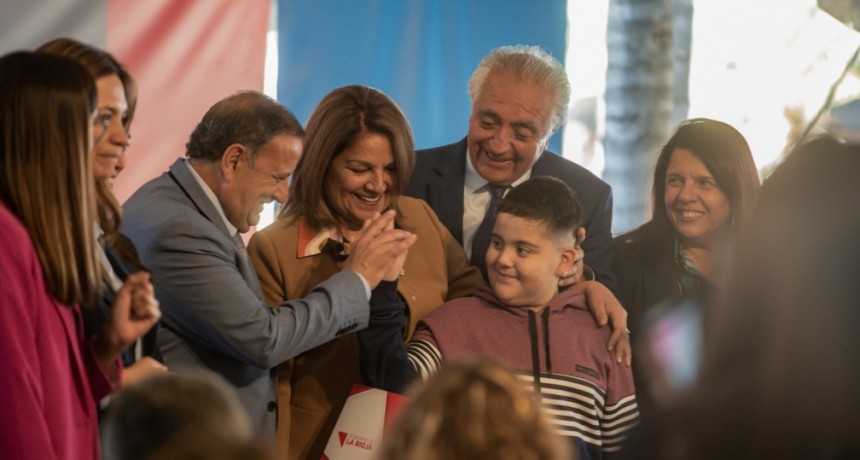  Quintela entregó 550 pensiones a personas con discapacidad de toda la Provincia