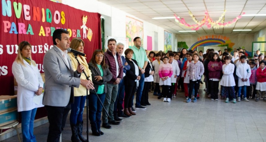 Continúa la entrega de libros en el interior provincial
