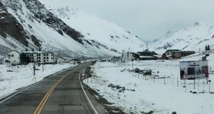 Por temporal de nieve, cierran paso fronterizo Cristo Redentor