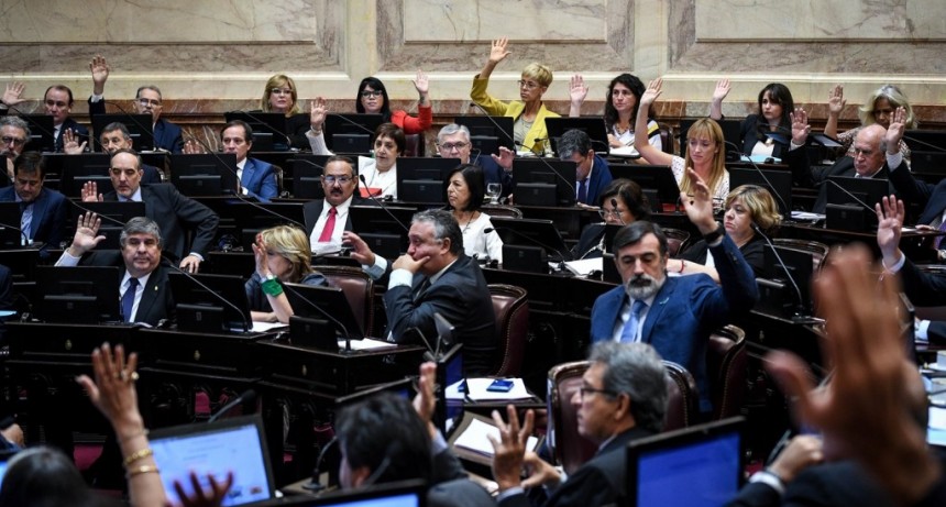 Senadores aprobaron incremento de sus dietas y cobrarán casi 4 millones de pesos mensuales