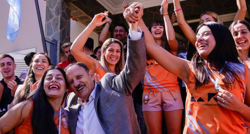 Las Naranjitas fueron recibidas por el gobernador Quintela