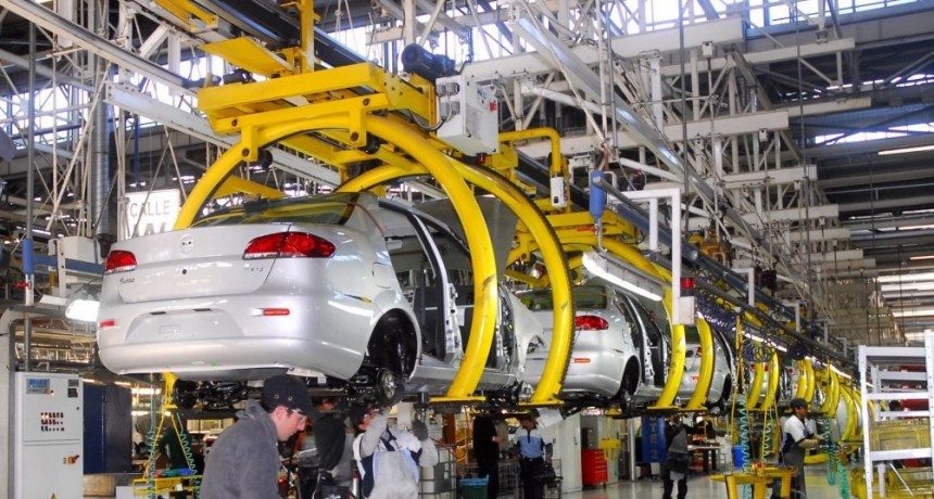 Gobierno anunció baja de aranceles e impuestos para los automóviles