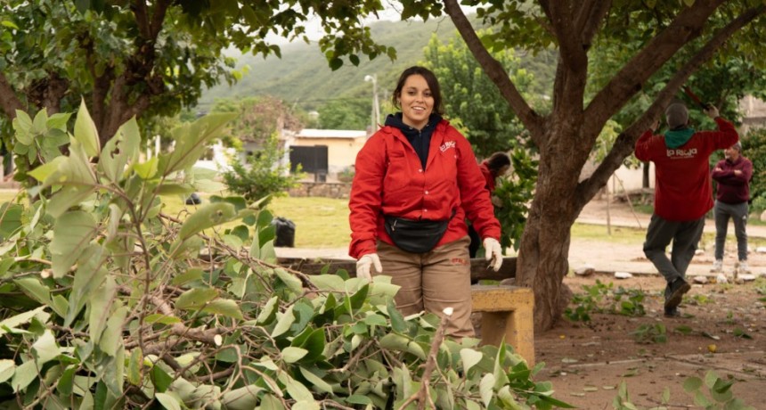Municipio continúa con tareas de reacondicionamiento de espacios verdes y limpieza integral en diferentes zonas de capital
