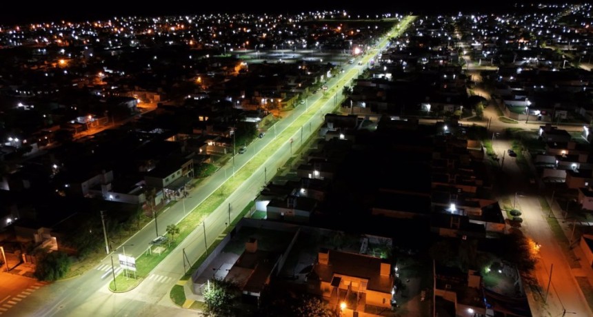 Provincia y Municipio Capital iluminaron la segunda etapa de la Av. Coronel Montes