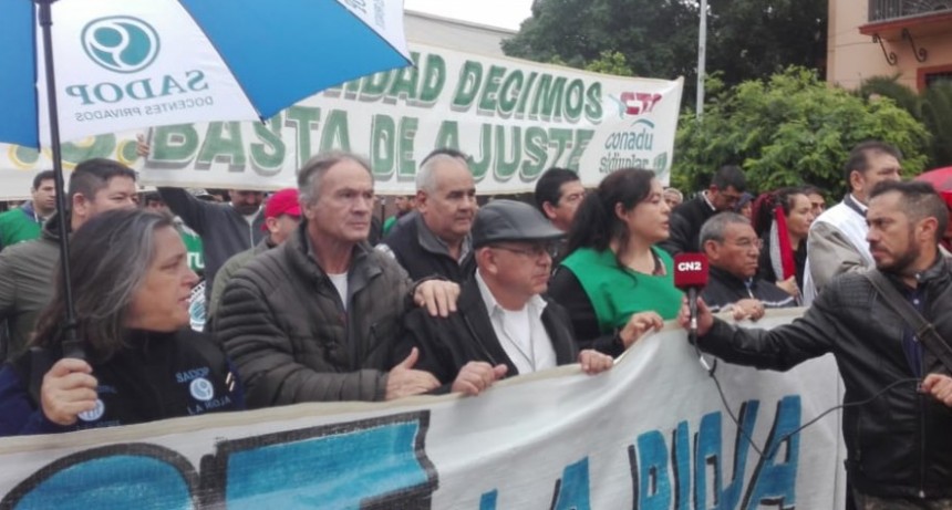 Gremios marcharon en plaza 25 de mayo