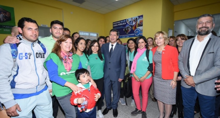 Casas inauguró el nuevo centro de salud del barrio Luis Vernet