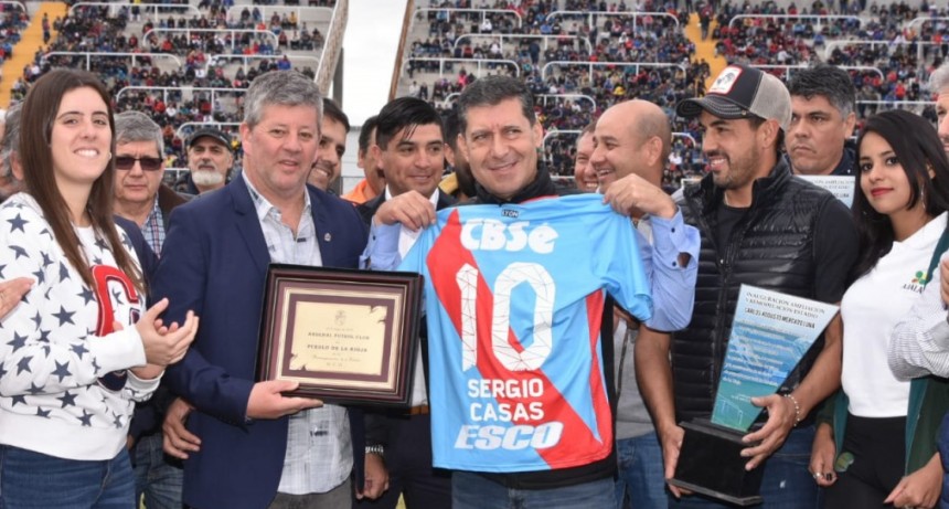 Casas reinauguró el estadio 