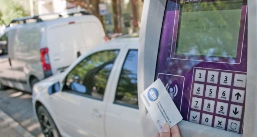 Desde el lunes se cobra estacionamiento