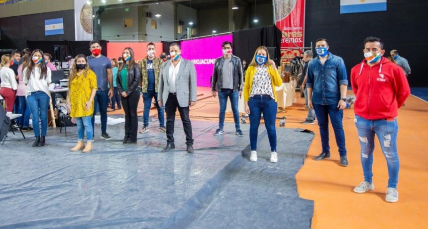 El programa televisivo “Bajo el mismo sol” fue un éxito