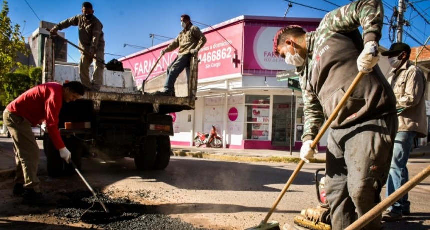 Municipio capitalino comenzó un plan de bacheo en el centro de la ciudad