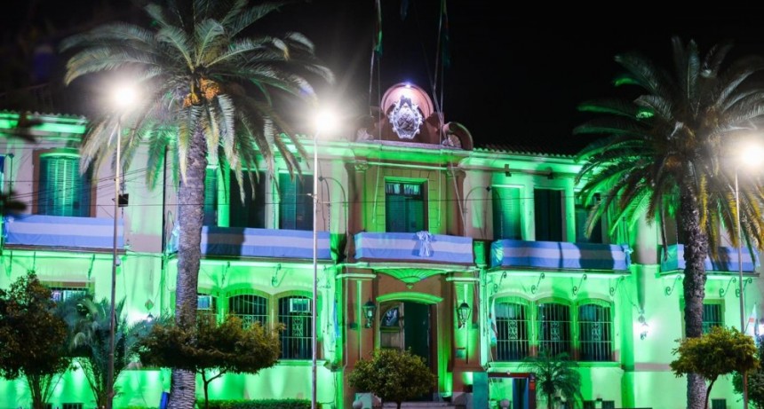 La Casa de Gobierno se iluminó de verde para concientizar sobre la donación de organos