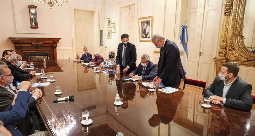 Gobierno refrendó el acuerdo salarial del 35% de aumento con los gremios universitarios