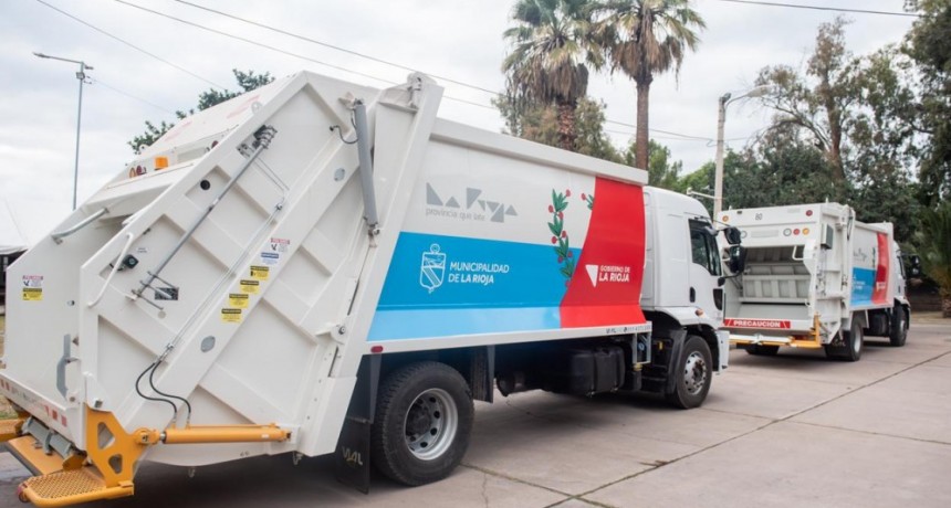 Quintela entregó 3 camiones recolectores al municipio capitalino