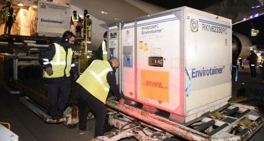 Llegaron más vacunas: más de 800 mil de AstraZeneca y 600 mil de Sputnik V