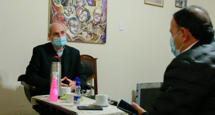 El obispo Dante Braida y el gobernador Ricardo Quintela unidos por la paz social