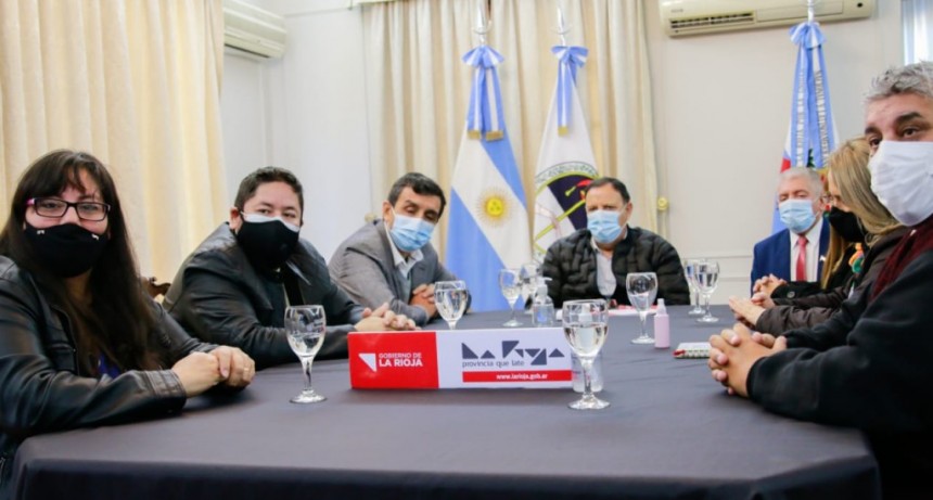 El gobierno de la provincia se reunió con los gremios docentes