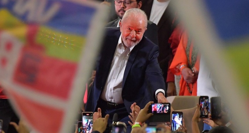 Lula lanzó su candidatura y convocó a 