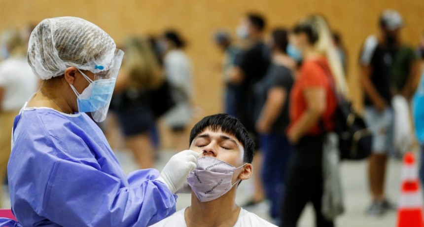 Reportaron 76 muertos y 17.646 nuevos casos de coronavirus en la última semana