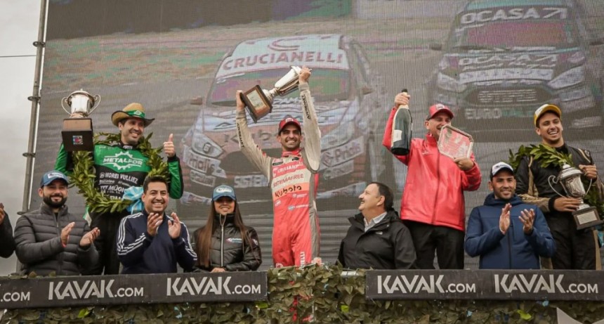 Quintela le entregó la Copa Gobierno de La Rioja al ganador del TN Clase 3