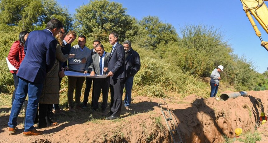 Quintela y Katopodis constataron el avance de obra del acueducto en zona este de la Capital que beneficiará a 20 mil habitantes 