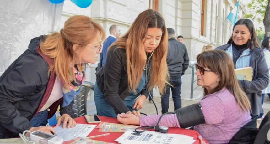 Día Mundial de la Hipertensión Arterial: realizaron controles preventivos en el Paseo Cultural