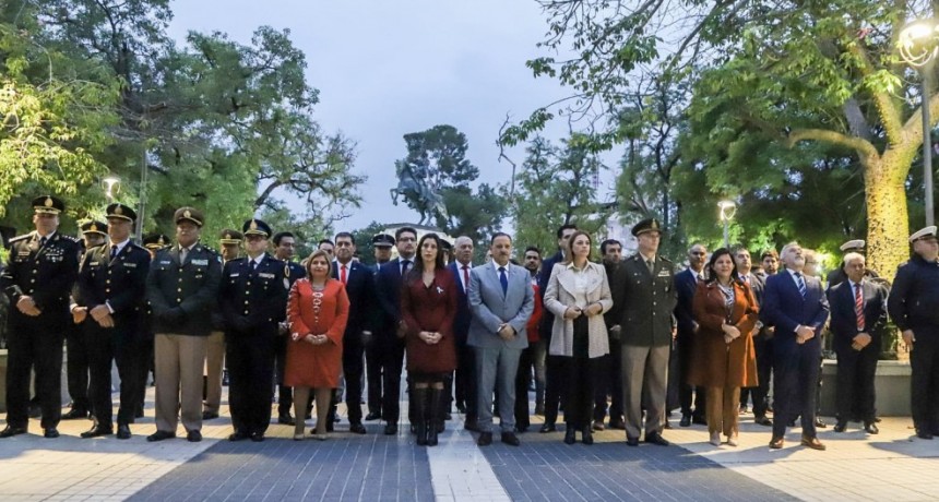 Quintela participó del izamiento de la bandera en el aniversario de la fundación de la ciudad de La Rioja