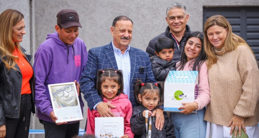 Quintela entregó viviendas del Plan Angelelli 