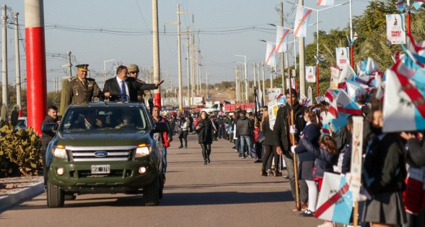 Desfile Cívico-Militar y diversas actividades por el aniversario de La Rioja