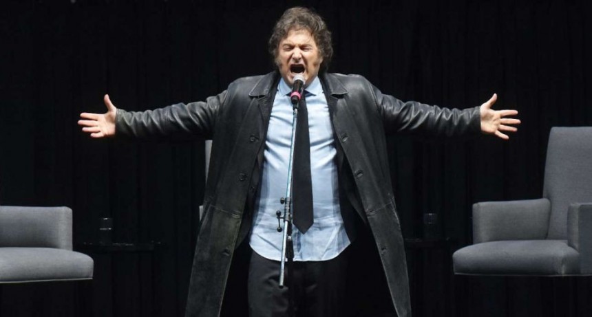En medio del show en el Luna Park, Milei volvió a referirse al presidente español