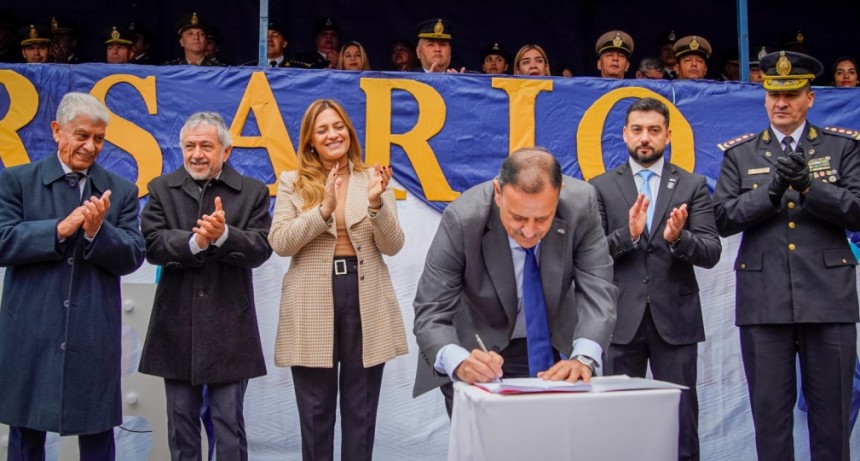  Quintela firmó el decreto para ascensos en las fuerzas de seguridad