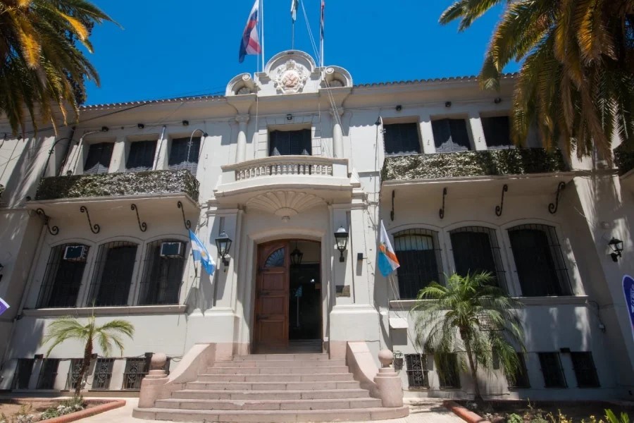 Disponen asueto administrativo para el 19 de mayo