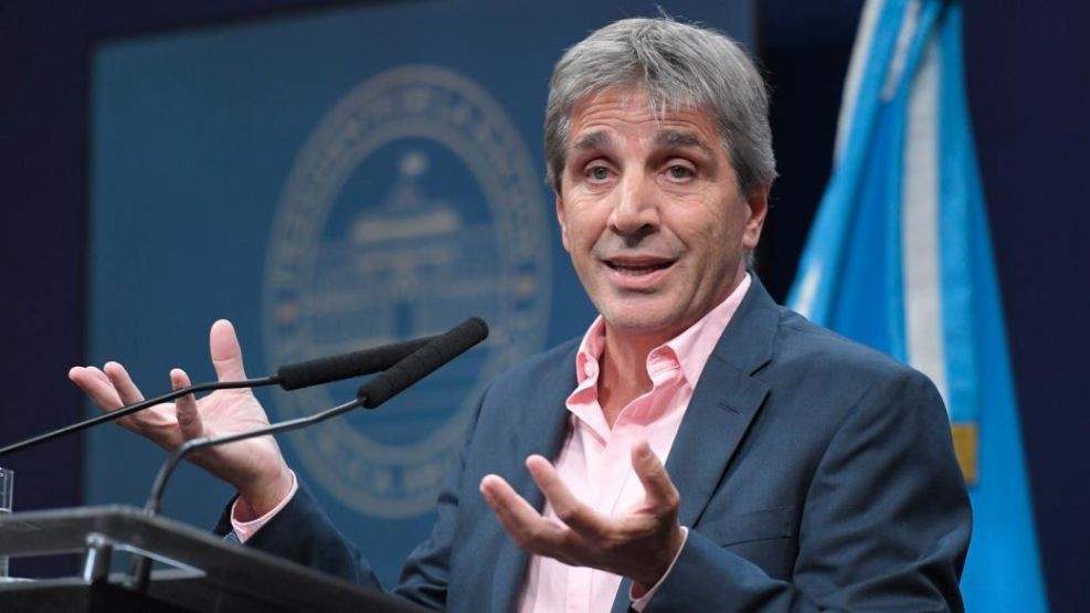 Insólito: El patrimonio del ministro de Economía de Argentina creció más del 1.800% desde que llegó al gobierno
