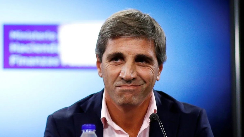Caputo pide que las provincias ajusten para poder pagar aguinaldos
