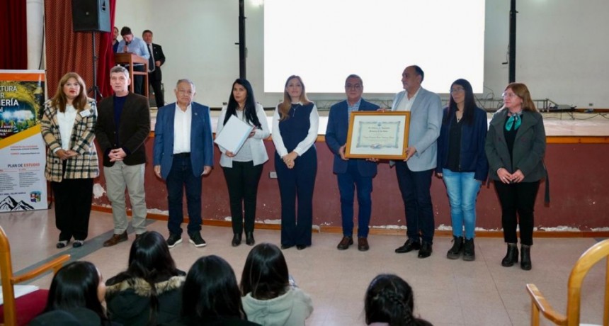 Importante presencia de jóvenes en el congreso sobre minería en Villa Unión