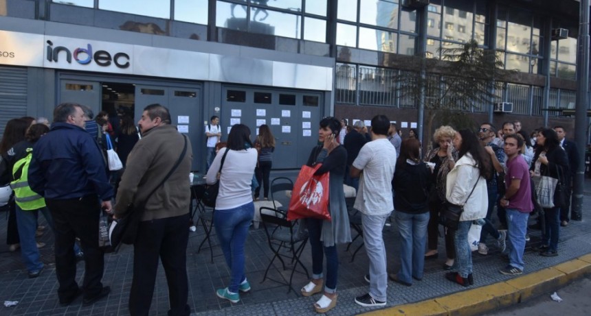 Trabajadores del INDEC se manifestaron contra las políticas salariales de Milei