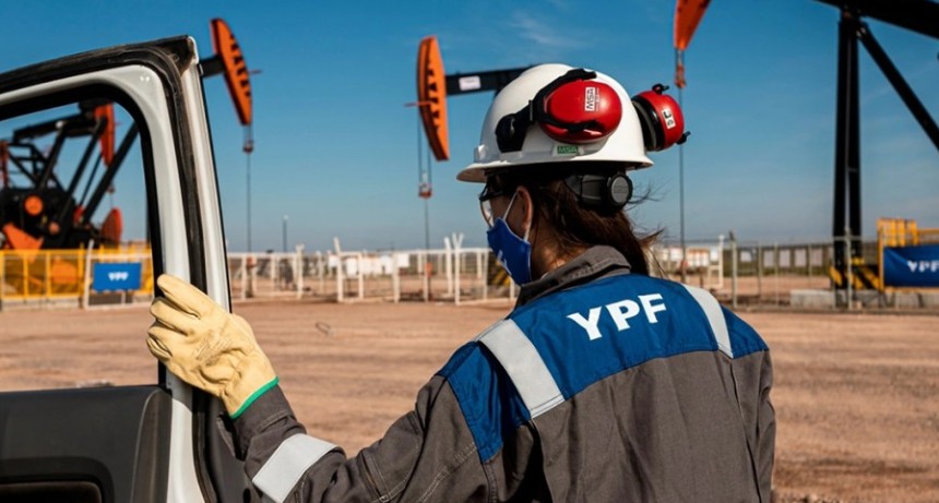 YPF confirm&oacute; un aumento del 1% en los combustibles y extendi&oacute; el congelamiento por 45 d&iacute;as