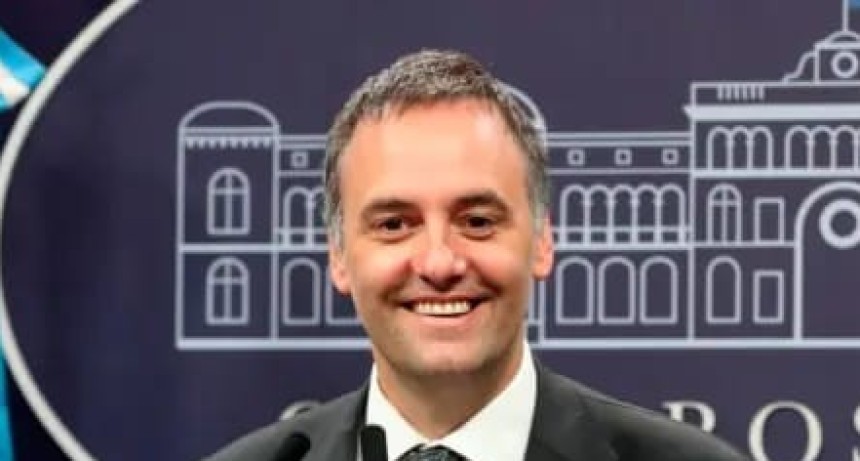 Adorni declar&oacute; inmuebles, d&oacute;lares en efectivo y una cuenta bancaria en Estados Unidos