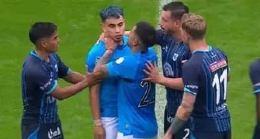 Preocupaci&oacute;n en Belgrano: Zelaray&aacute;n se descompens&oacute; durante el partido y debi&oacute; recibir asistencia m&eacute;dica