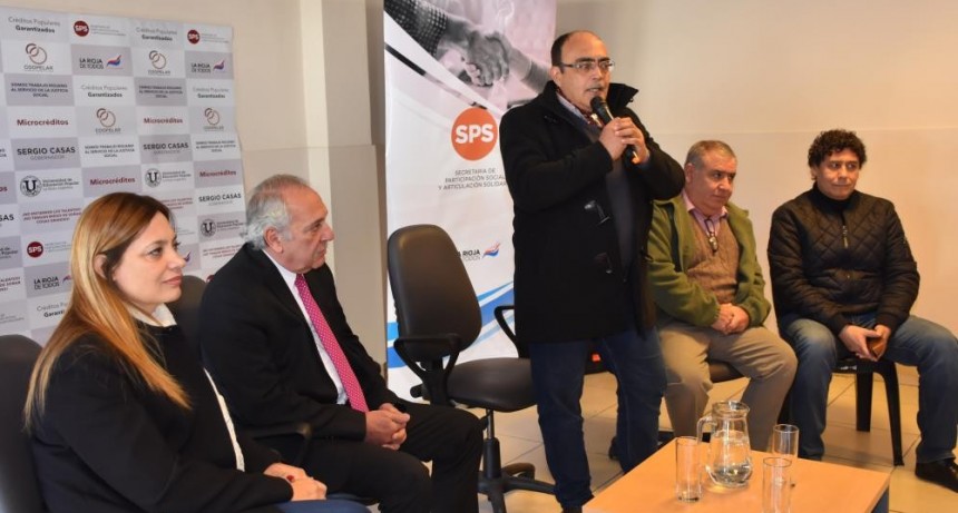 Gobierno entregó herramientas a microemprendedores 