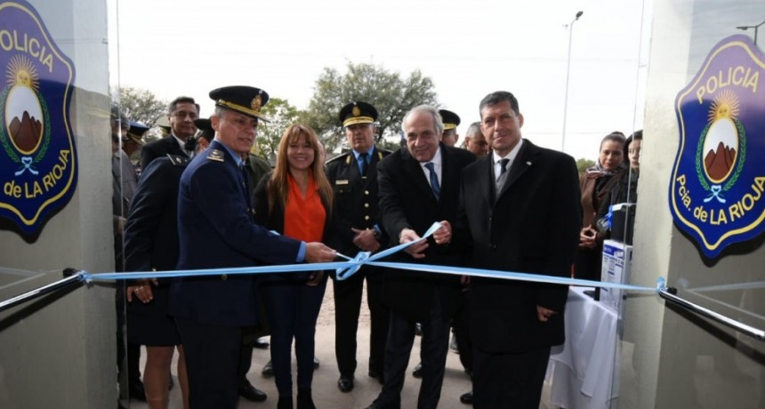 El gobernador Casas inauguró la comisaria 8° en la zona sur de la capital