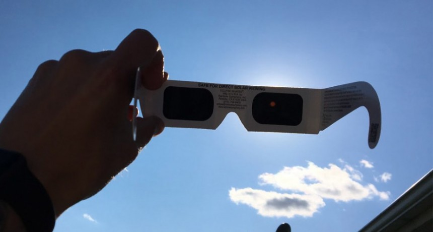 Ciencia y tecnología distribuirá lentes especiales para observar el eclipse 