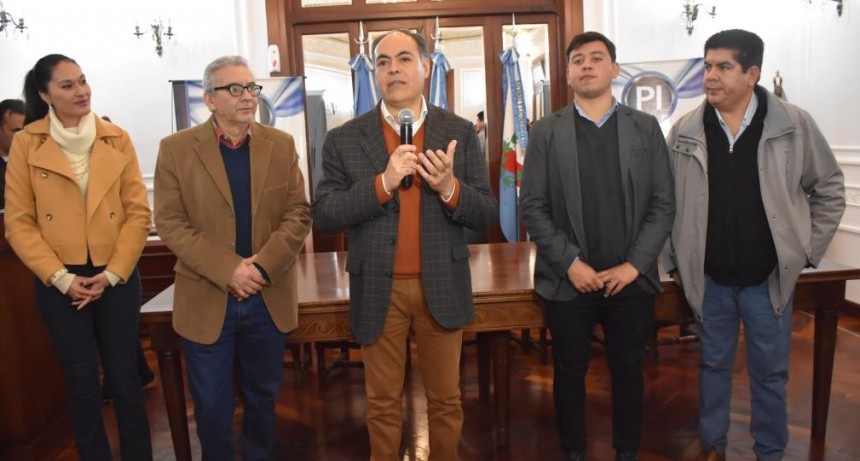 El gobierno entregó 24 nuevos microcréditos a emprendedores