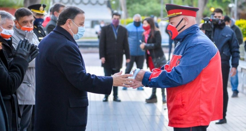 El gobierno provincial entregó autobomba en el Día del Bombero Voluntario