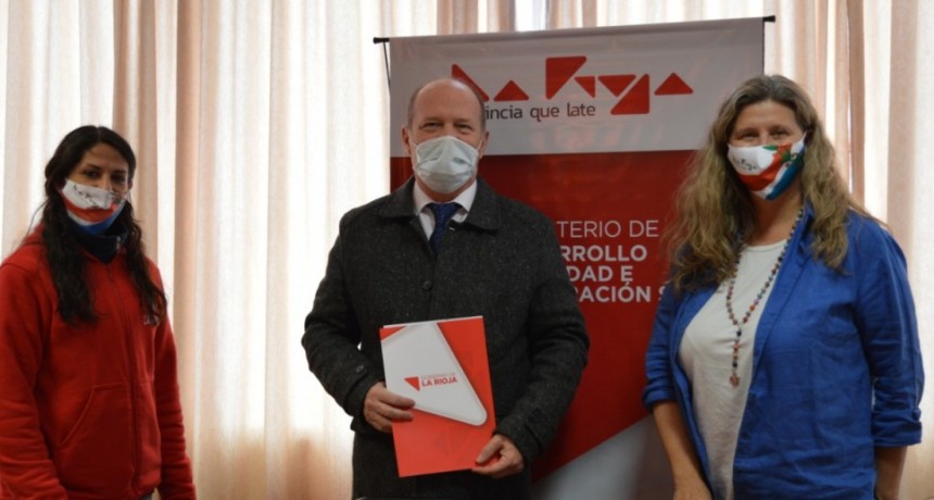  Pedrali firmó un convenio con Fundanoa para la provisión de anteojos sociales