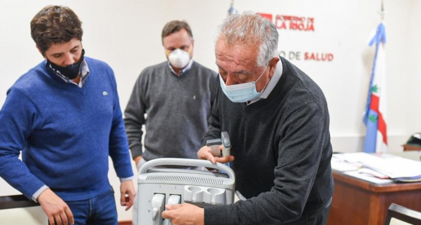 El ministerio de Salud hizo entrega de un ecógrafo al hospital de Sanagasta