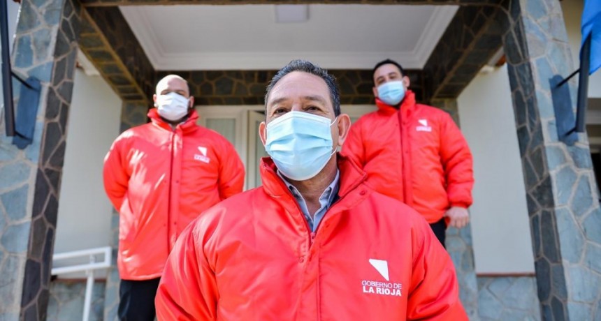 Quintela entregó indumentaria a la Dirección de Emergencias Médicas 