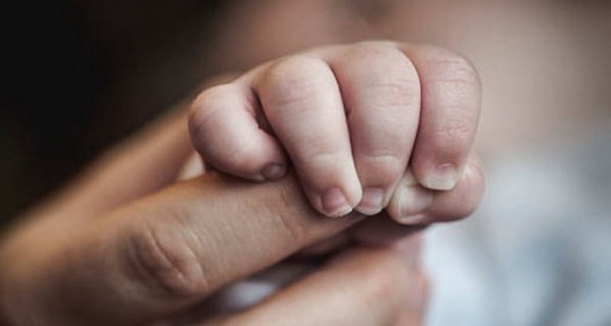 Otorgan licencia por maternidad a una madre no gestante