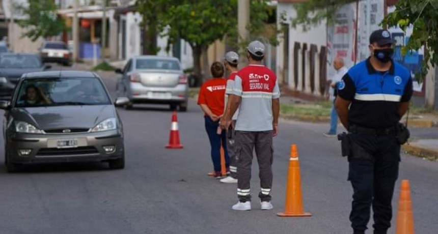 Fin de semana con restricción en la circulación y apertura solamente de los comercios esenciales 