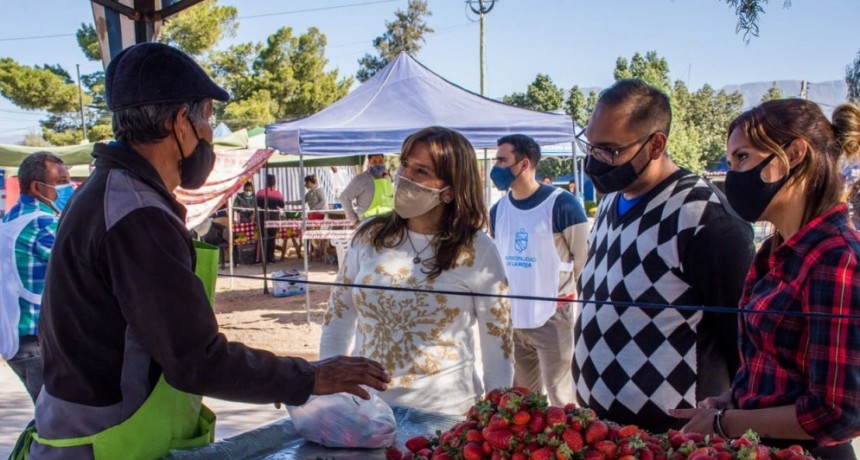 Bajo estrictas normas de bioseguridad se realizó la Feria del Productor 