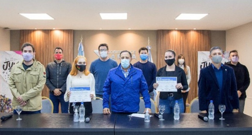 Entregaron certificados a graduados y graduadas de la “Diplomatura en Gestión Pública, Gobierno y Liderazgo”